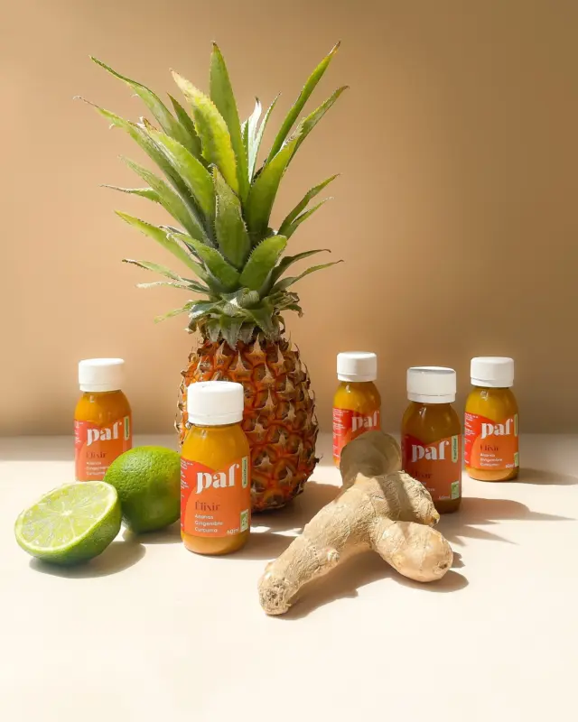 🌞 L'été arrive à grands pas et avec lui, une multitude de projets excitants, restez d'attaque pour en profiter !

Pour garder une bonne énergie durant cette saison, il est crucial de booster ses défenses immunitaires 💪
👉 Notre shot Élixir au gingembre, curcuma, citron vert, ananas et piment de Cayenne est là pour vous accompagner ! 🍍

Le curcuma, ce superaliment aux propriétés anti-inflammatoires et antioxydantes, est un allié précieux pour lutter contre les petits coups de froid et maintenir un système immunitaire au top 🛡

Ajoutez à cela le peps du gingembre, l'acidité du citron vert, la douceur de l'ananas et le piquant du piment de Cayenne, et vous obtenez un shot explosif pour démarrer vos journées d'été du bon pied ! 🌟

Commandez notre cure de 24 shots Élixir et instaurez une routine matinale saine en buvant un shot à jeun chaque jour ✨

🚀 Ne laissez pas le manque d'énergie vous ralentir, boostez-vous dès maintenant !

#energyboost#summeressentials#gingerpower#curcumalover#lesjuspaf#shotdegingembre#gingershot#curcumagingembre#shotdegingembrecurcuma#healthylifestyle#naturalremedy#immuneboost#stayhealthy#feelgood#curcuma#freshstart #superfoods #organicliving #coldpressedjuice #wellnessjourney